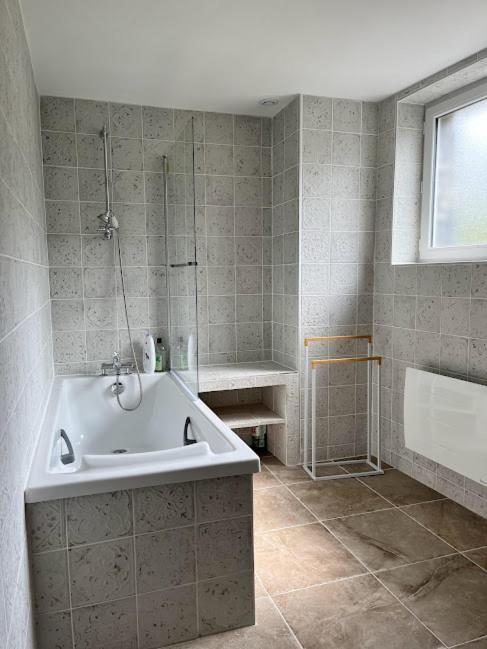La Tour Cachee Bed and Breakfast Mortain-Bocage Εξωτερικό φωτογραφία